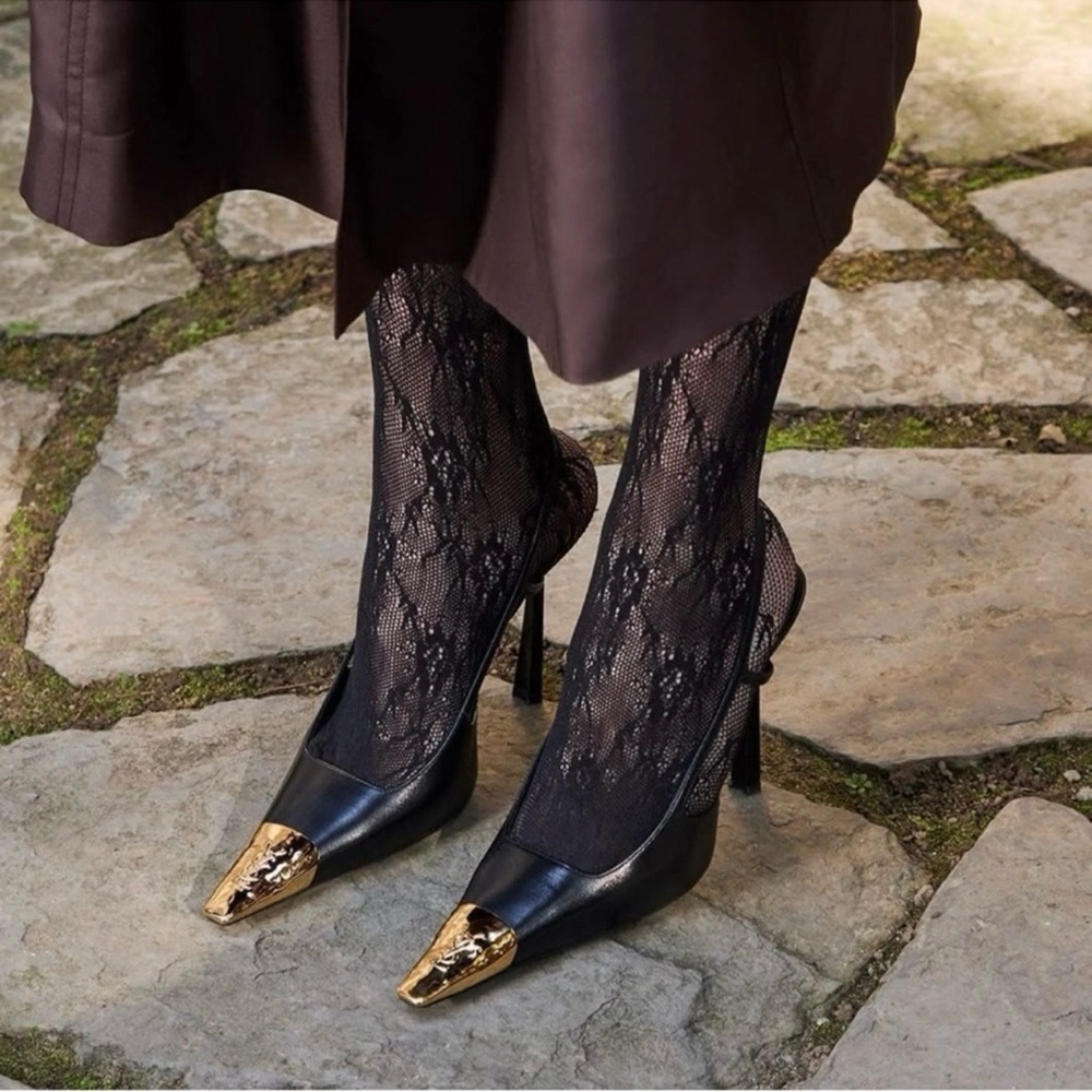 Saint Laurent Jeanne Slingback Pumps in smooth leather - black and gold - Picture 5 of 8